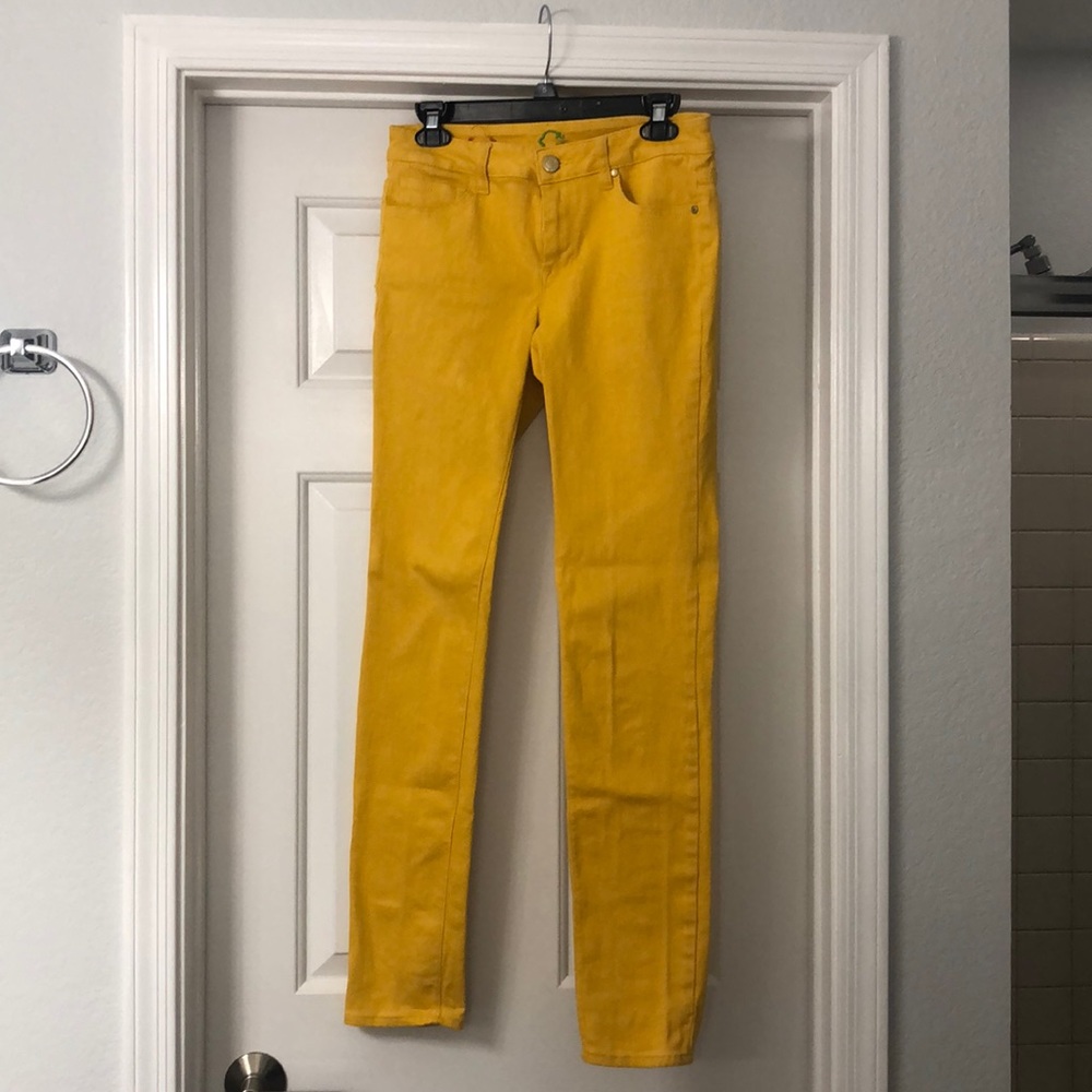 Yellow skinny jeans